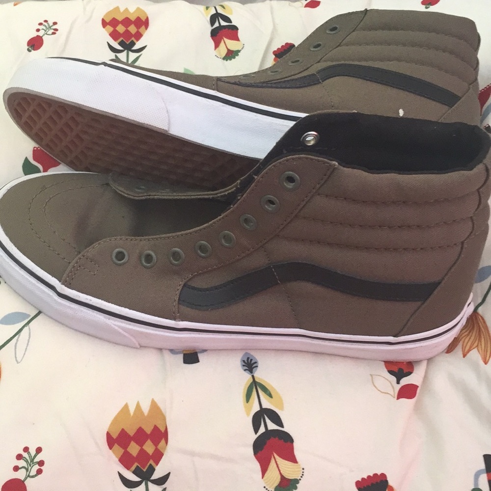 ARMY GREEN SIZE 11 OLD SKOOL VANS